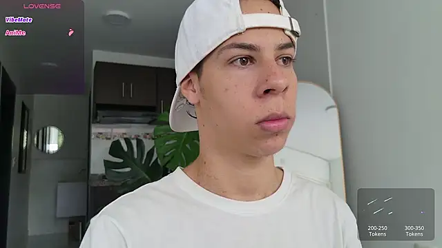 Snapshot of grey___27 chatting on 20, 10, 2025 grey 27 online show from 20, 10, 2025