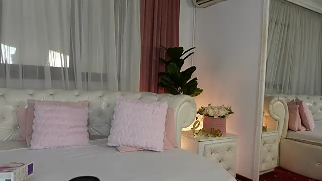 NinaCrystal1 online show from 13, 6, 2026