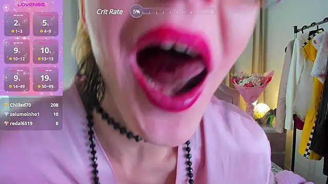 Snapshot of SquirtyAlisa chatting on 5, 1, 2025 SquirtyAlisa online show from 5, 1, 2025