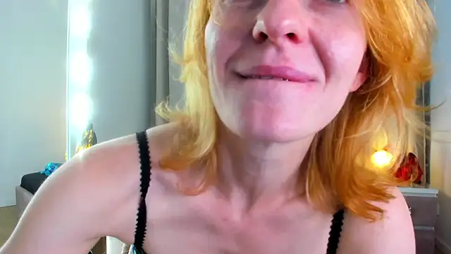 Snapshot of SquirtyAlisa chatting on 12, 9, 2025 SquirtyAlisa online show from 12, 9, 2025