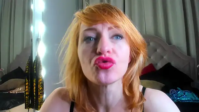 Snapshot of SquirtyAlisa chatting on 9, 10, 2025 SquirtyAlisa online show from 9, 10, 2025