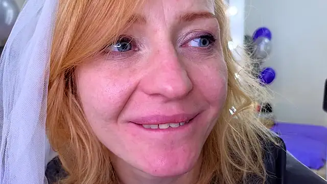 Snapshot of SquirtyAlisa chatting on 29, 10, 2025 SquirtyAlisa online show from 29, 10, 2025