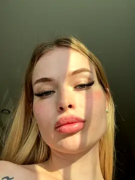 Snapshot of Vladamais chatting on 30, 9, 2025 Vladamais online show from 30, 9, 2025