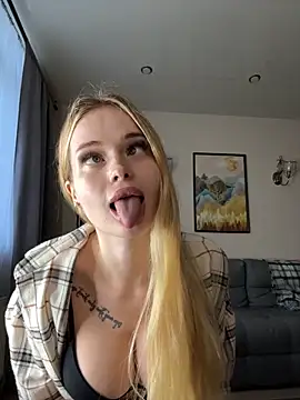 Snapshot of Vladamais chatting on 6, 10, 2025 Vladamais online show from 6, 10, 2025