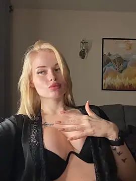 Snapshot of Vladamais chatting on 5, 11, 2025 Vladamais online show from 5, 11, 2025