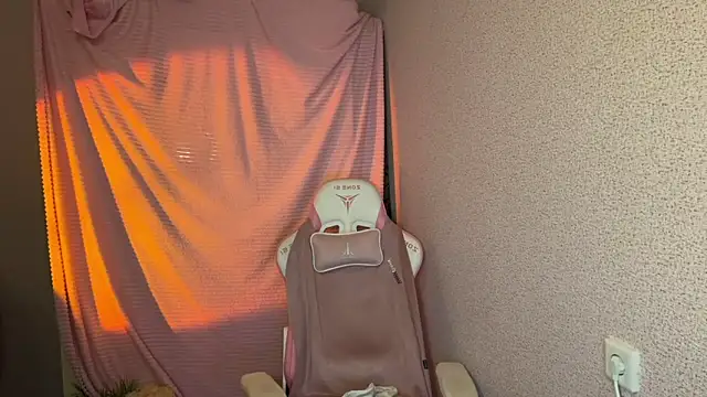 Snapshot of Katrin__kiss chatting on 25, 11, 2025 Katrin kiss online show from 25, 11, 2025