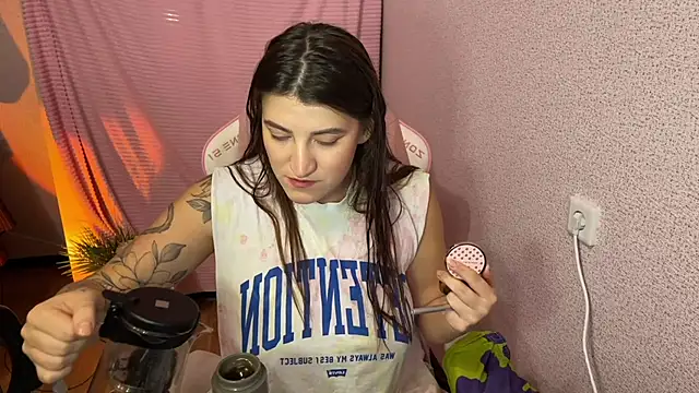 Snapshot of Katrin__kiss chatting on 4, 12, 2025 Katrin kiss online show from 4, 12, 2025