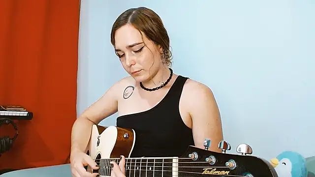 Snapshot of Catnessa chatting on 19, 10, 2025 Catnessa online show from 19, 10, 2025