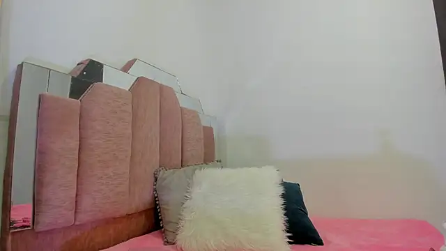 Snapshot of LoveQueen2 chatting on 16, 1, 2025 LoveQueen2 online show from 16, 1, 2025