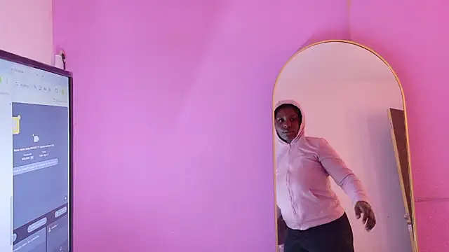 Snapshot of LoveQueen2 chatting on 4, 3, 2026 LoveQueen2 online show from 4, 3, 2026