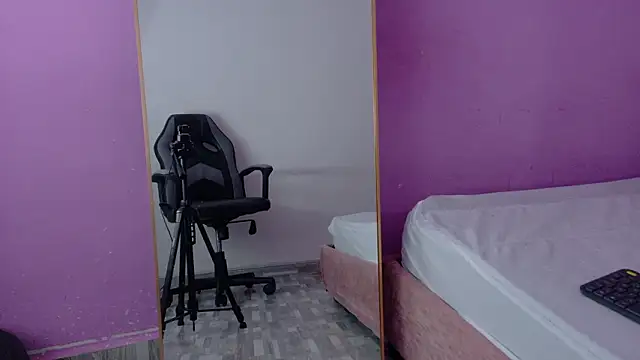 Snapshot of LoveQueen2 chatting on 18, 3, 2026 LoveQueen2 online show from 18, 3, 2026