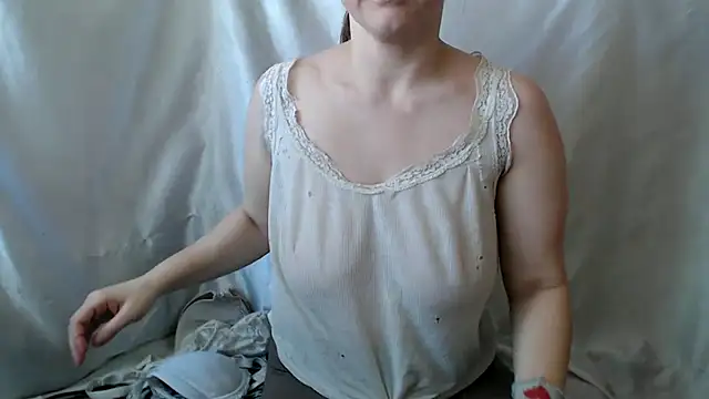 Burberrry  online show from 7, 3, 2025
