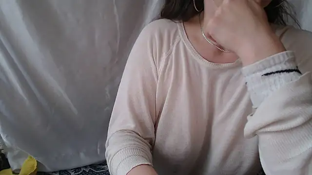 Burberrry  online show from 14, 5, 2026