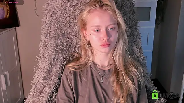 Snapshot of MalenaErnman chatting on 9, 10, 2025 MalenaErnman online show from 9, 10, 2025