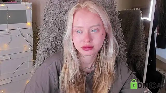 Snapshot of MalenaErnman chatting on 14, 10, 2025 MalenaErnman online show from 14, 10, 2025