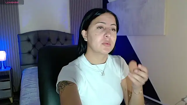 isabella smith  online show from 24, 9, 2025