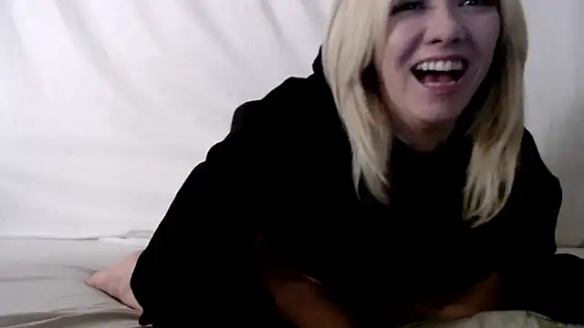 Snapshot of SallyCumLaude chatting on 23, 1, 2025 SallyCumLaude online show from 23, 1, 2025