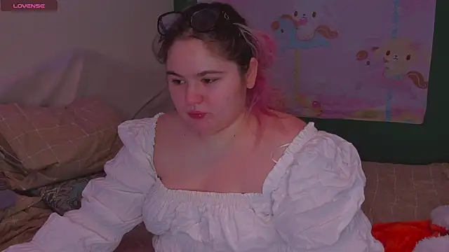 Freakcute  online show from 27, 2, 2025