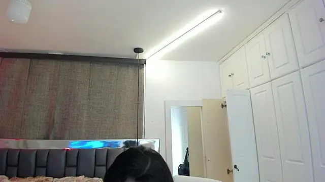 Snapshot of IsseyMz chatting on 10, 2, 2025 IsseyMz online show from 10, 2, 2025