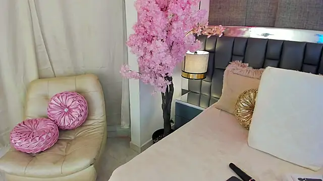 Snapshot of IsseyMz chatting on 17, 3, 2025 IsseyMz online show from 17, 3, 2025