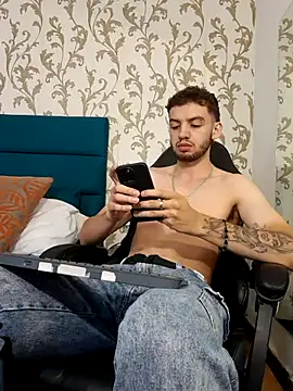 Snapshot of Michael_magno chatting on 4, 4, 2026 Michael magno online show from 4, 4, 2026