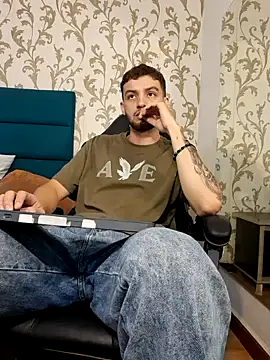 Snapshot of Michael_magno chatting on 5, 4, 2026 Michael magno online show from 5, 4, 2026