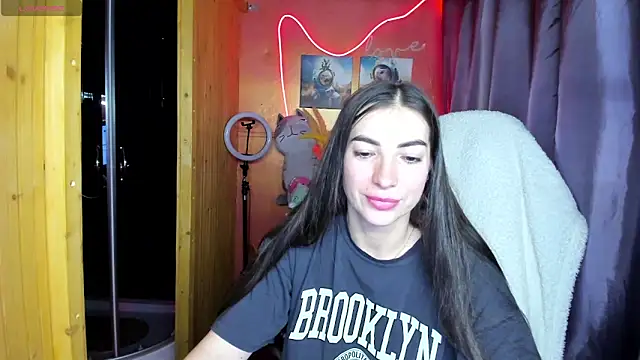 Fiery Brunette  online show from 3, 6, 2026