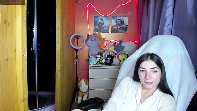 Fiery Brunette  online show from 13, 6, 2026