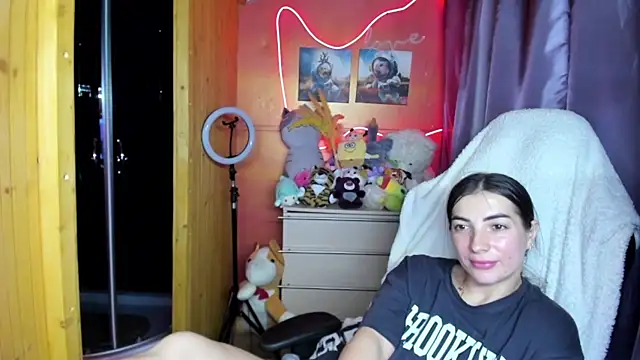 Fiery Brunette  online show from 19, 6, 2026