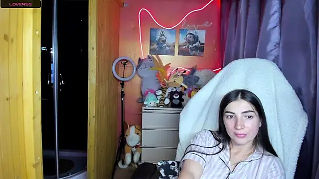 Fiery Brunette  online show from 22, 6, 2026