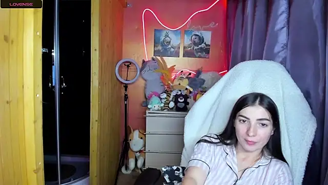 Fiery Brunette  online show from 23, 6, 2026