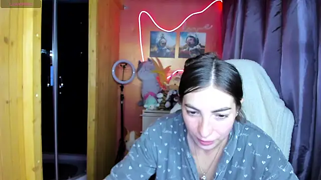 Fiery Brunette  online show from 25, 6, 2026