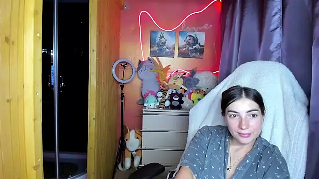 Fiery Brunette  online show from 26, 6, 2026