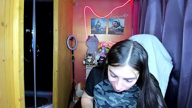 Fiery Brunette  online show from 16, 7, 2026