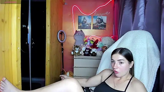 Fiery Brunette  online show from 17, 7, 2026