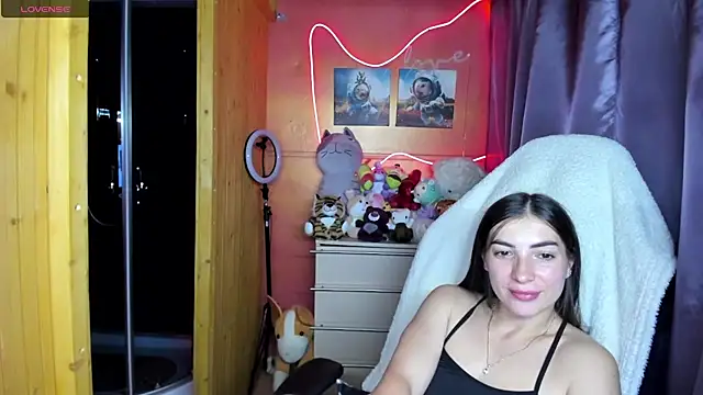 Fiery Brunette  online show from 18, 7, 2026