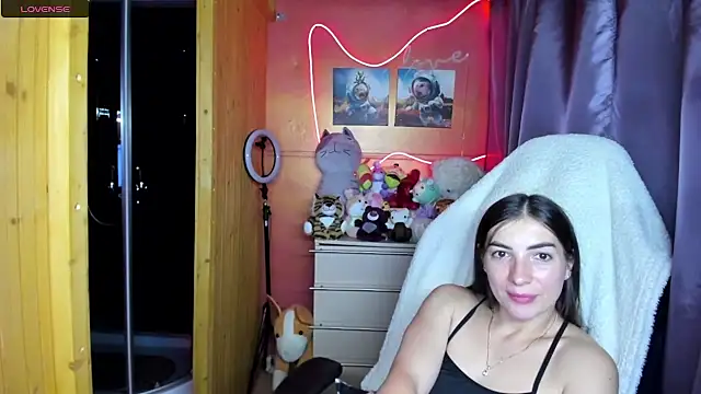 Fiery Brunette  online show from 19, 7, 2026