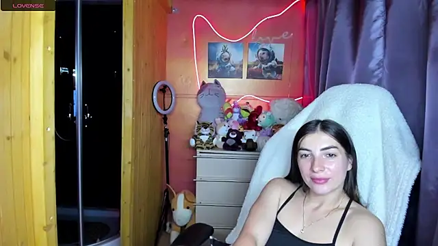 Fiery Brunette  online show from 20, 7, 2026