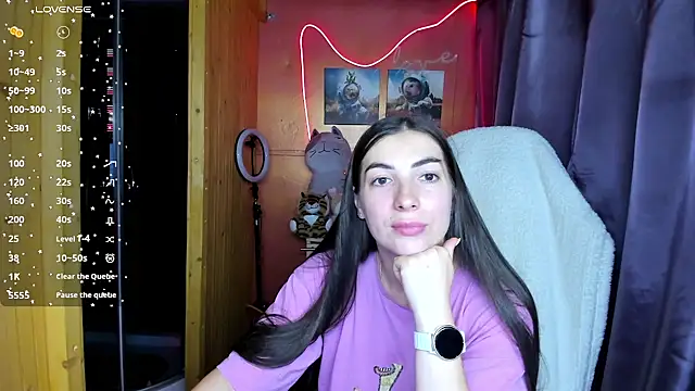 Fiery Brunette  online show from 23, 7, 2026
