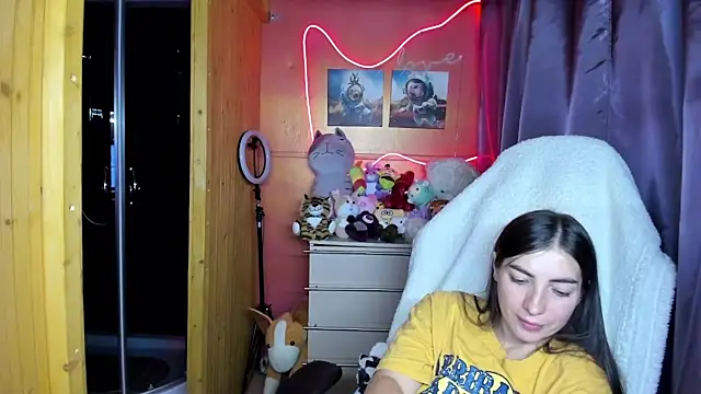 Fiery Brunette  online show from 26, 7, 2026