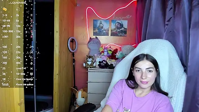 Fiery Brunette  online show from 27, 7, 2026