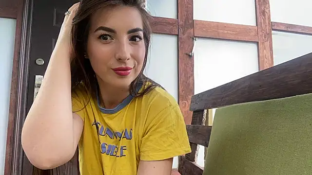 Fiery Brunette  online show from 27, 7, 2026