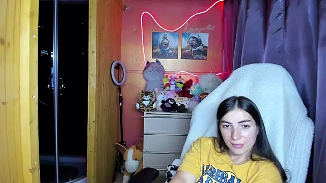 Fiery Brunette  online show from 30, 7, 2026