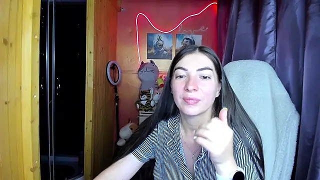 Fiery Brunette  online show from 3, 8, 2026