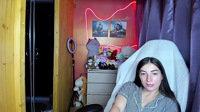 Fiery Brunette  online show from 3, 8, 2026