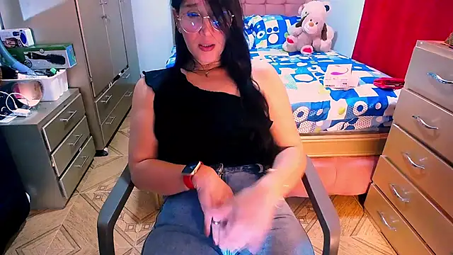 Snapshot of BitterMomXxx chatting on 8, 2, 2025 BitterMomXxx online show from 8, 2, 2025