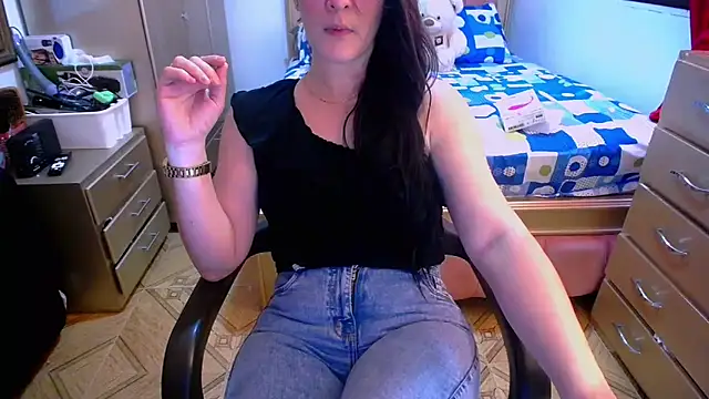 Snapshot of BitterMomXxx chatting on 13, 2, 2025 BitterMomXxx online show from 13, 2, 2025