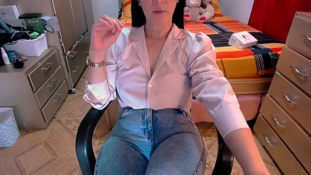 Snapshot of BitterMomXxx chatting on 11, 3, 2025 BitterMomXxx online show from 11, 3, 2025