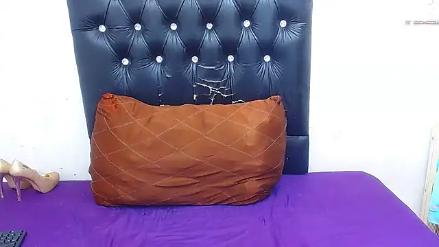 Snapshot of JUICYASSxxx chatting on 12, 3, 2025 JUICYASSxxx online show from 12, 3, 2025