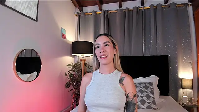 Snapshot of Lauren-Rosse chatting on 19, 1, 2025 Lauren-Rosse online show from 19, 1, 2025
